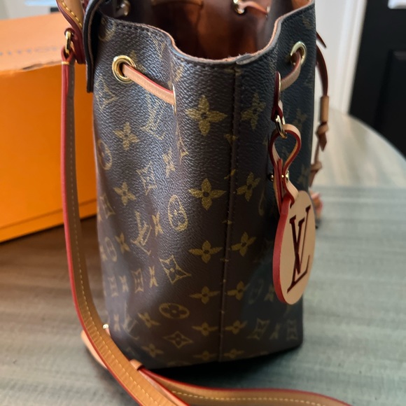 Louis Vuitton Monogram Montsouris PM. - Picture 11 of 16